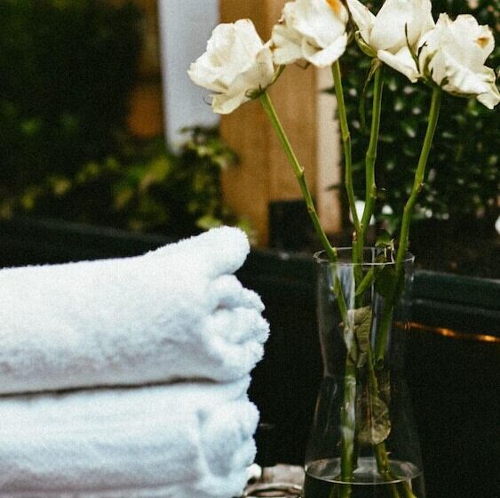 مبيت وإفطار The Enlightened House Luxury Suites