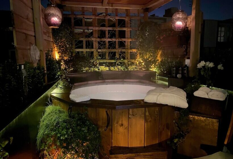 مبيت وإفطار The Enlightened House Luxury Suites