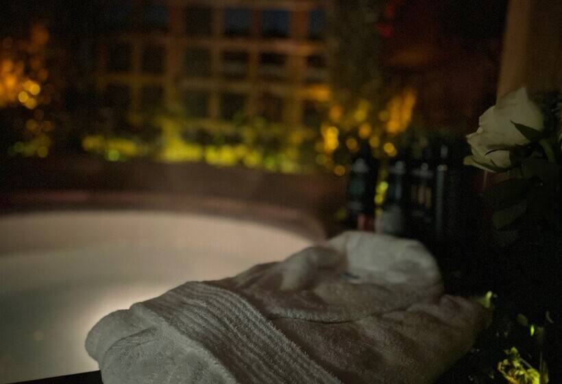 مبيت وإفطار The Enlightened House Luxury Suites