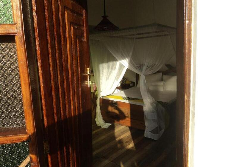 تختخواب و صبحانه Villa Kumi