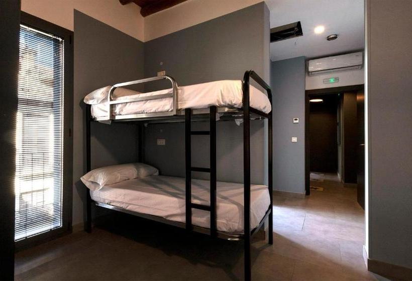 Hostel Carlota Braun