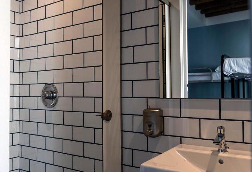 Hostel Carlota Braun