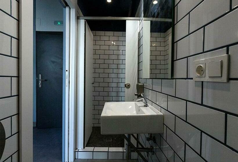 Hostel Carlota Braun