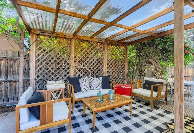 Отель A Lodge Lyons