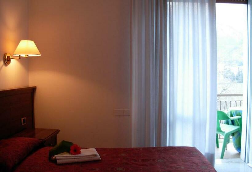 Отель Belvedere