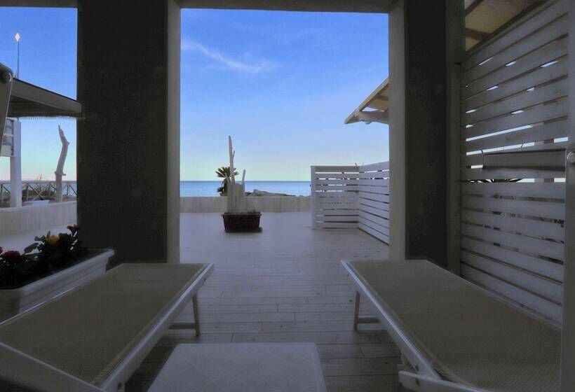 Отель Cecina Beach