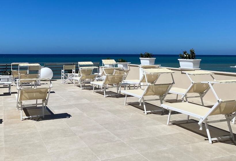 Отель Cecina Beach