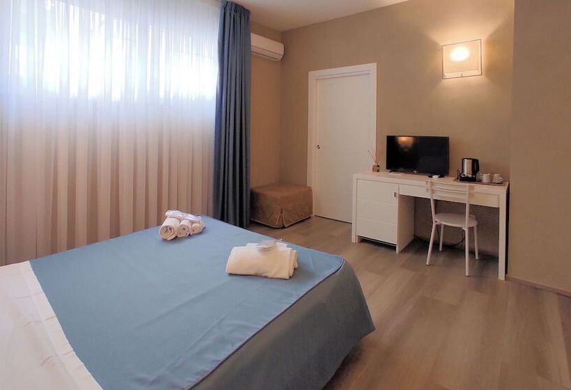 Отель Cecina Beach