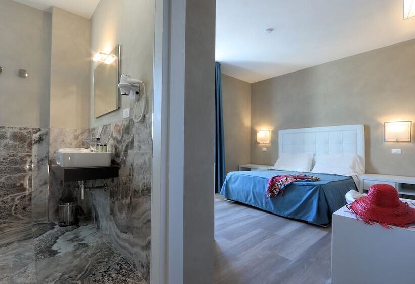 Отель Cecina Beach