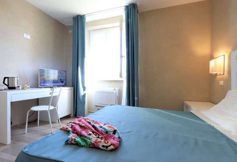 Отель Cecina Beach