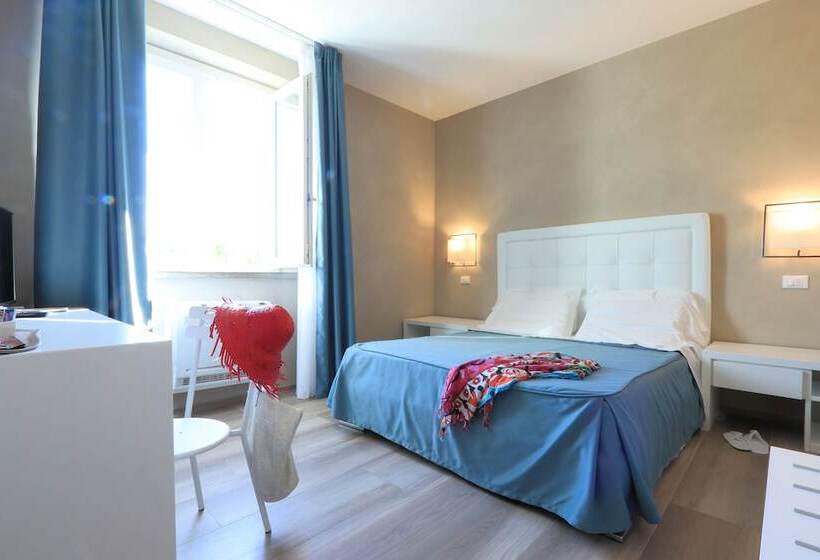 Отель Cecina Beach