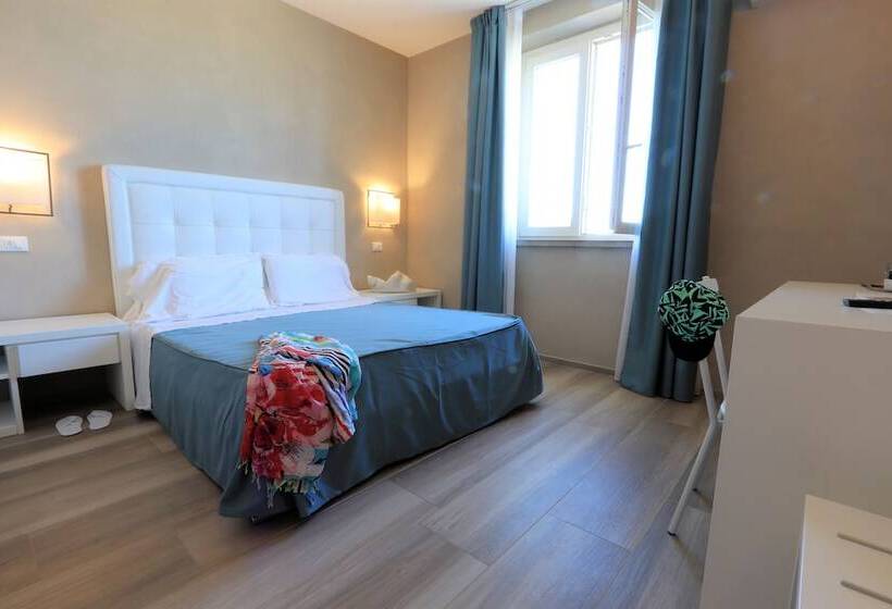 Отель Cecina Beach