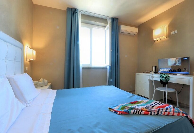 Отель Cecina Beach