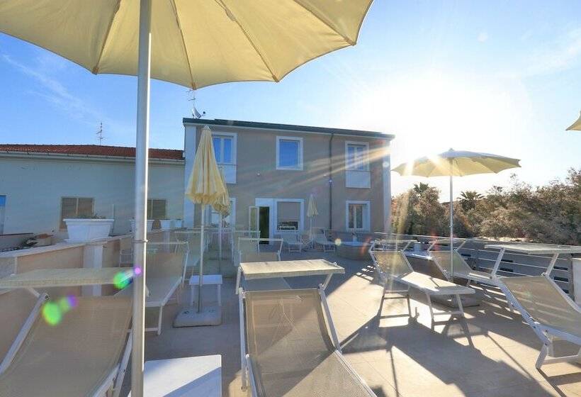 Отель Cecina Beach