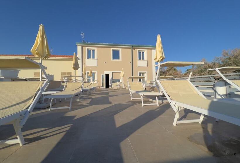 Отель Cecina Beach