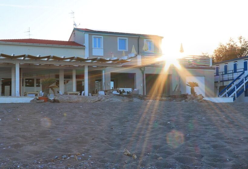 Отель Cecina Beach