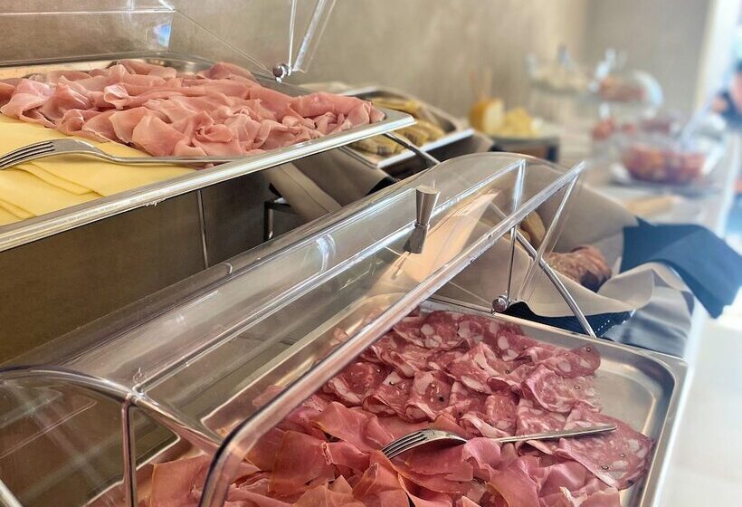 Отель Cecina Beach