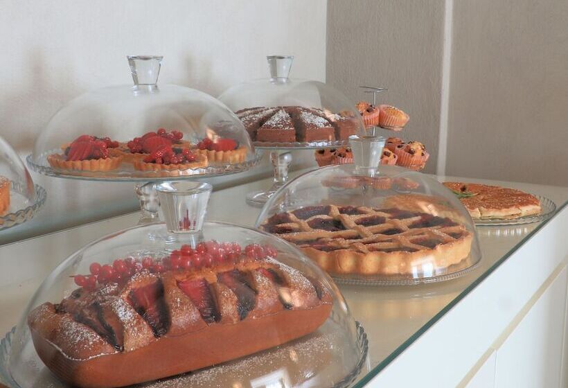 Отель Cecina Beach