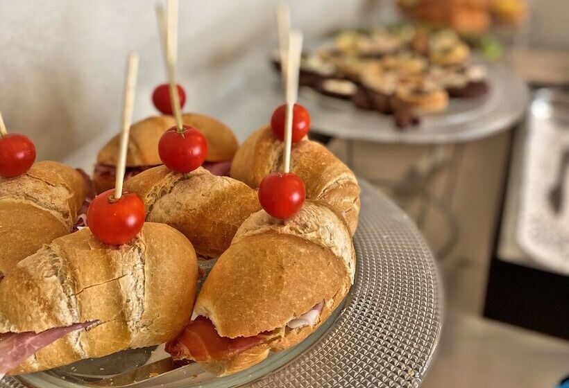 Отель Cecina Beach