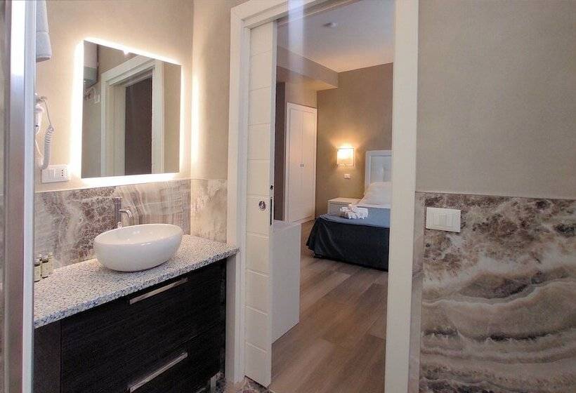 Отель Cecina Beach