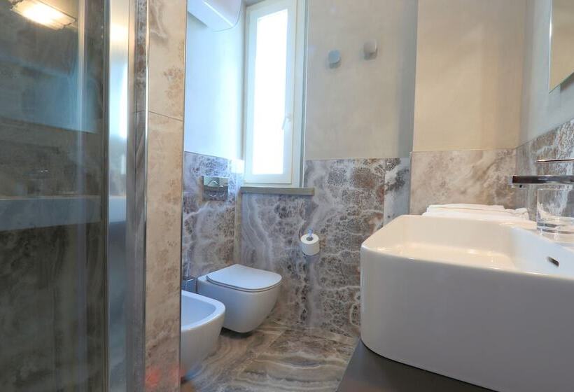 Отель Cecina Beach