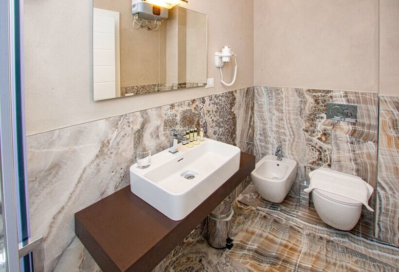 Отель Cecina Beach