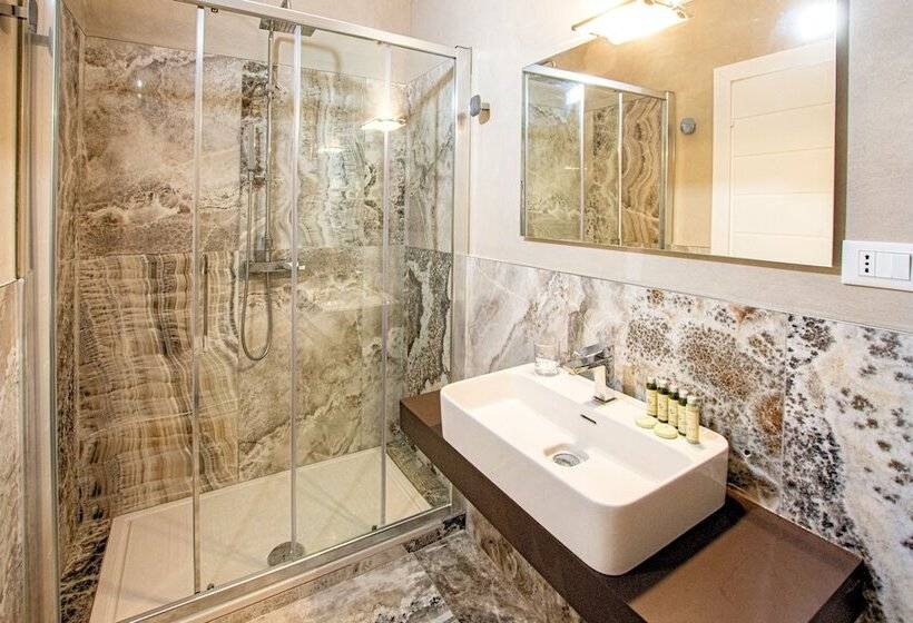 Отель Cecina Beach