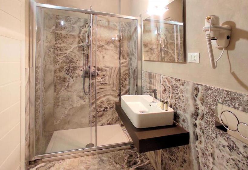 Отель Cecina Beach