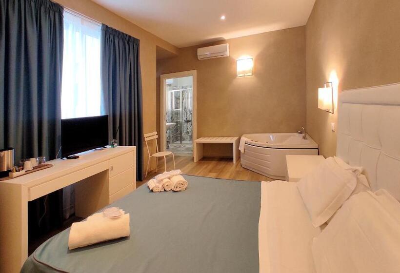 Отель Cecina Beach