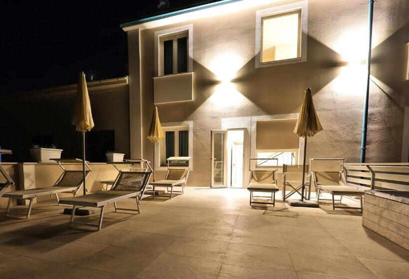 Отель Cecina Beach