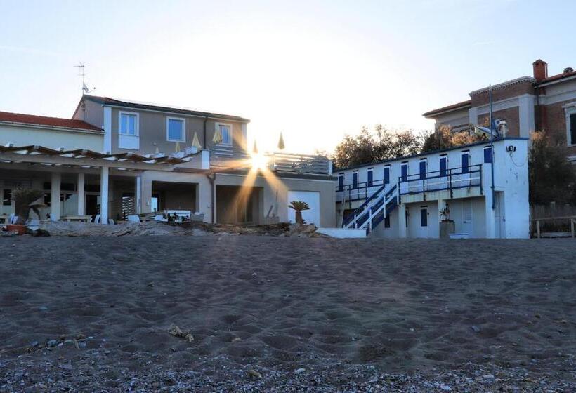 Отель Cecina Beach