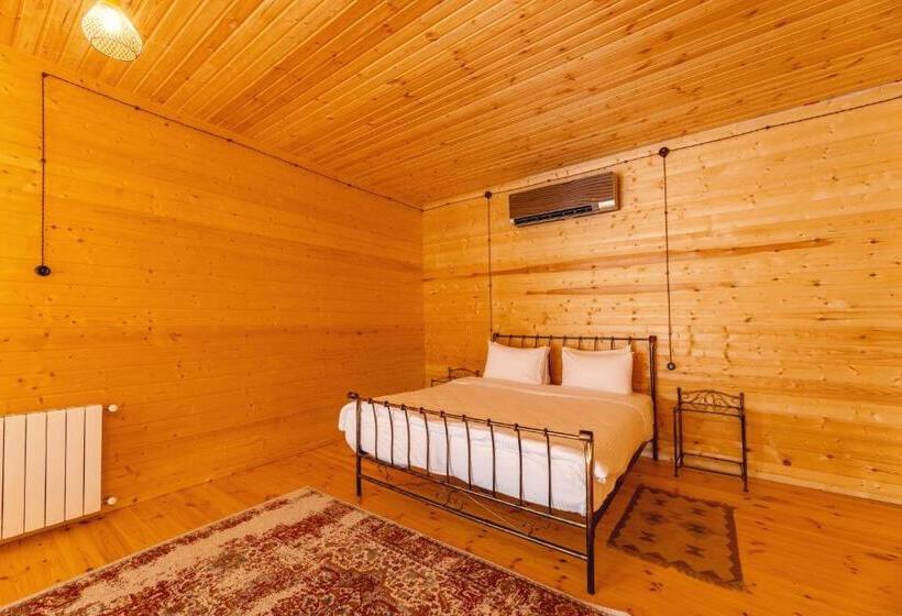 هتل Chateau Kvirike