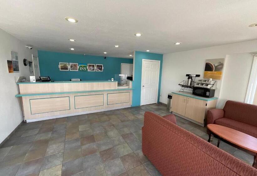 בית מלון כפרי Country Yard Inn And Suites