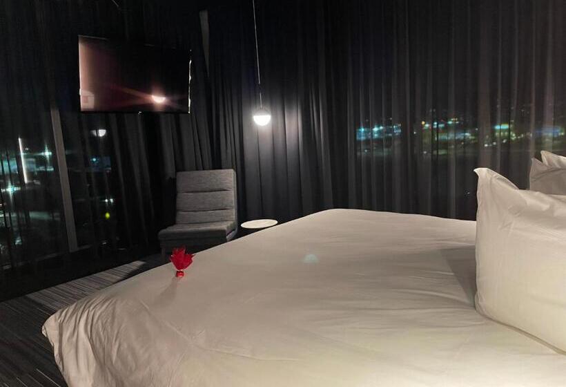 Grand Times Hotel Laval Centropolis