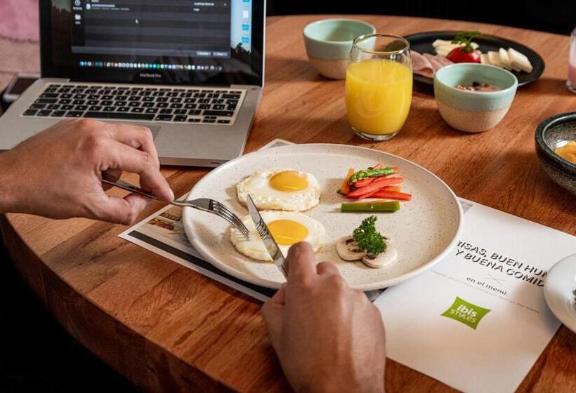 هتل Ibis Styles Lima San Isidro