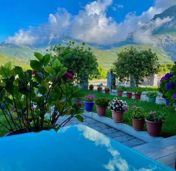 酒店 Lugina E Komanit