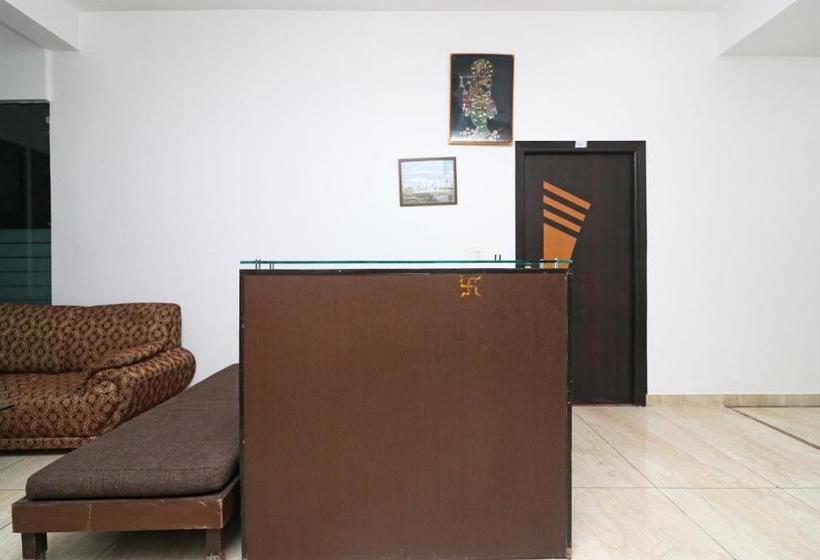 فندق Oyo 24054 Nihon Rooms