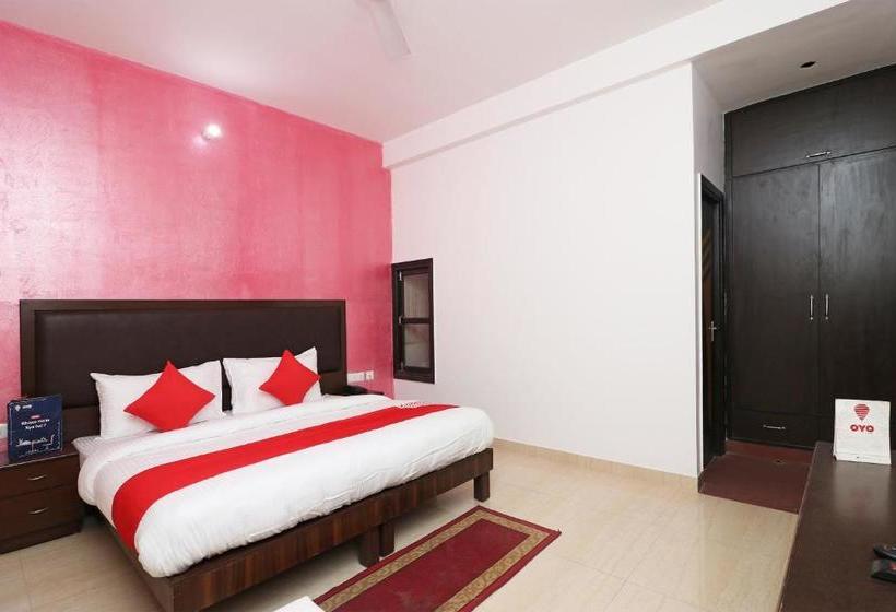 فندق Oyo 24054 Nihon Rooms