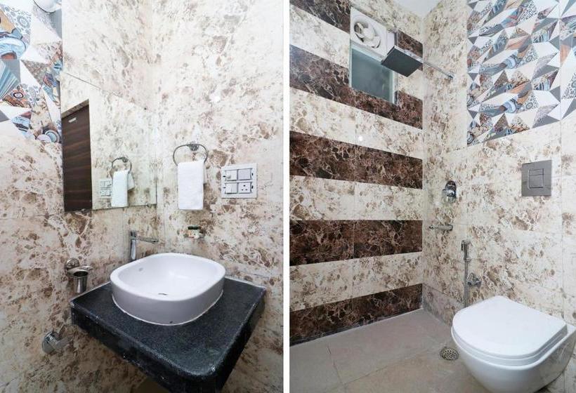 فندق Oyo 24054 Nihon Rooms