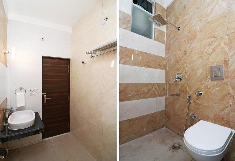 فندق Oyo 24054 Nihon Rooms