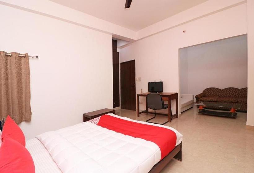 فندق Oyo 24054 Nihon Rooms