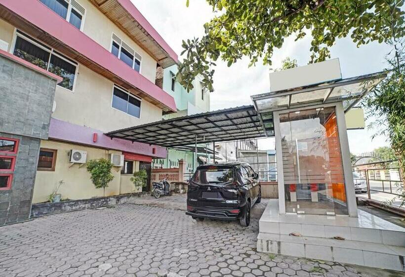 ホテル Oyo 90487 Wisma Kuta Karang Baru