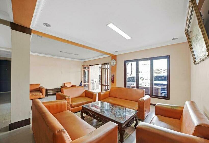 ホテル Oyo 90487 Wisma Kuta Karang Baru