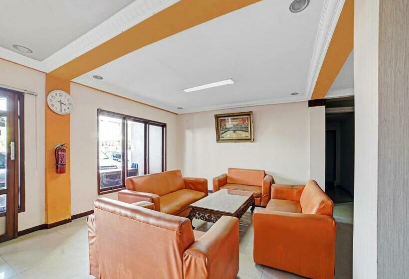 فندق Oyo 90487 Wisma Kuta Karang Baru