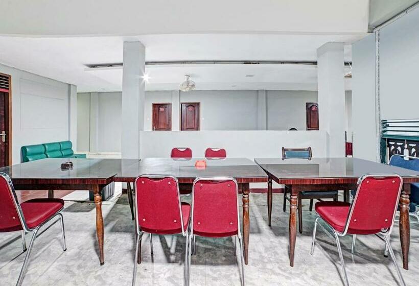 ホテル Oyo 90487 Wisma Kuta Karang Baru