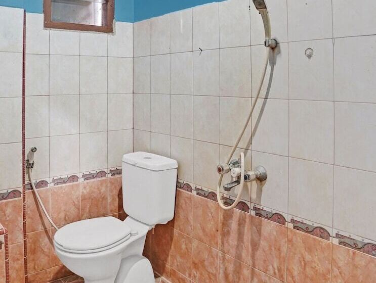 ホテル Oyo 90487 Wisma Kuta Karang Baru