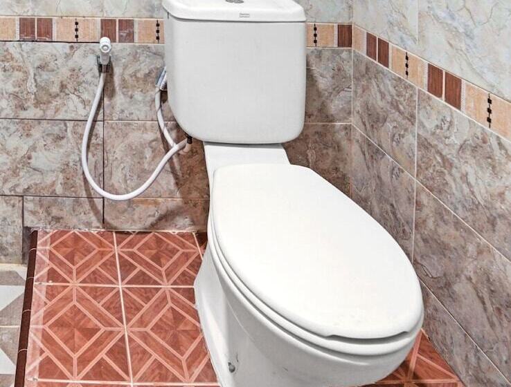 فندق Oyo 90487 Wisma Kuta Karang Baru