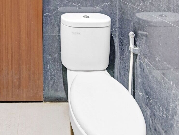 ホテル Oyo 90487 Wisma Kuta Karang Baru