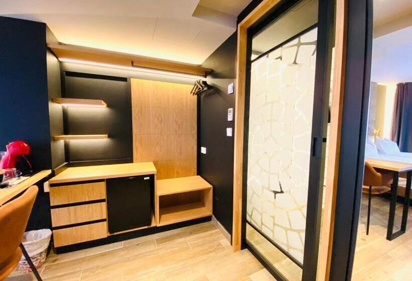 هتل Pou By Seaward Suites Only Adults