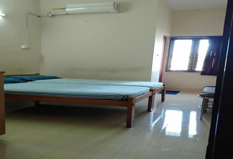 Отель Spot On Ashoka Inn